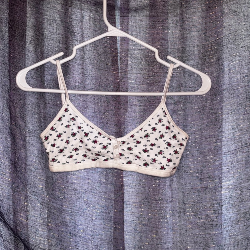 *SET* Brandy Melville White Floral Bralette and boy shorts